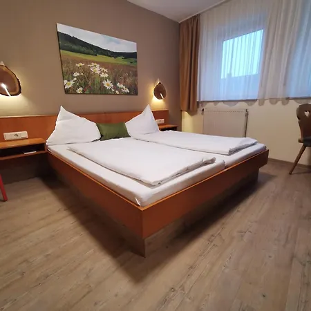 & Drei Lilien Szálloda 2*