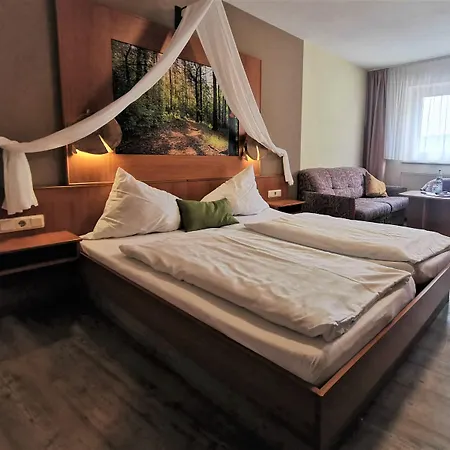 & Drei Lilien 호텔 2*